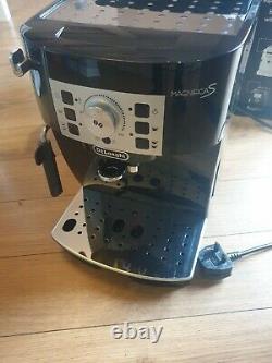 De'Longhi ECAM 22.110. B Fully Automatic Bean to Cup Coffee Machine 1450W 8 Cups