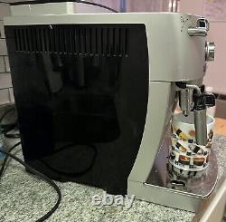 Delonghi MAGNIFICA XS ECAM22110SB Bean-To-Cup Espresso Maker WORKS GREAT
