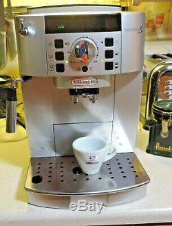 Delonghi Magnifica S Ecam 22.110. B Coffee Machine bean to cup Perfect-Elegant