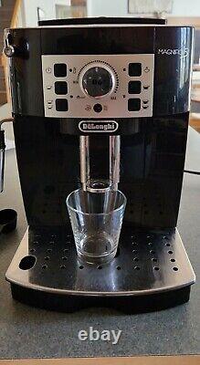 Delonghi Magnifica XS Automatic Espresso Machine, Black ECAM22110B